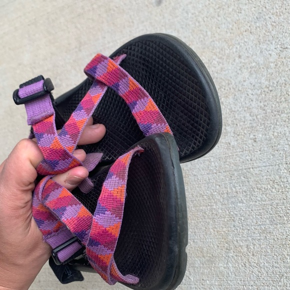 Chaco Girl’s Size 3 Sandals Black with Pink Straps - Picture 4 of 7